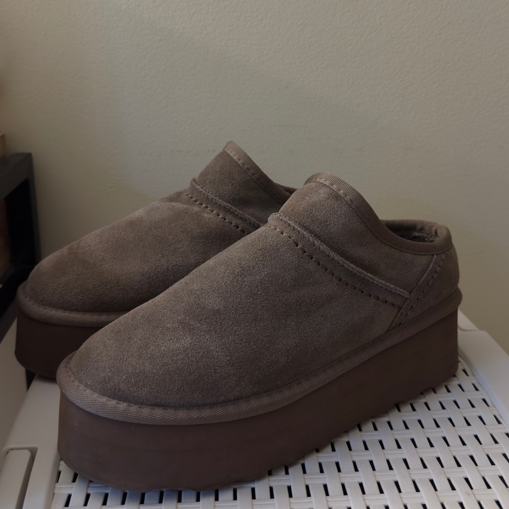 Women’s Suede Platform Slip-On Winter Boot - Taupe